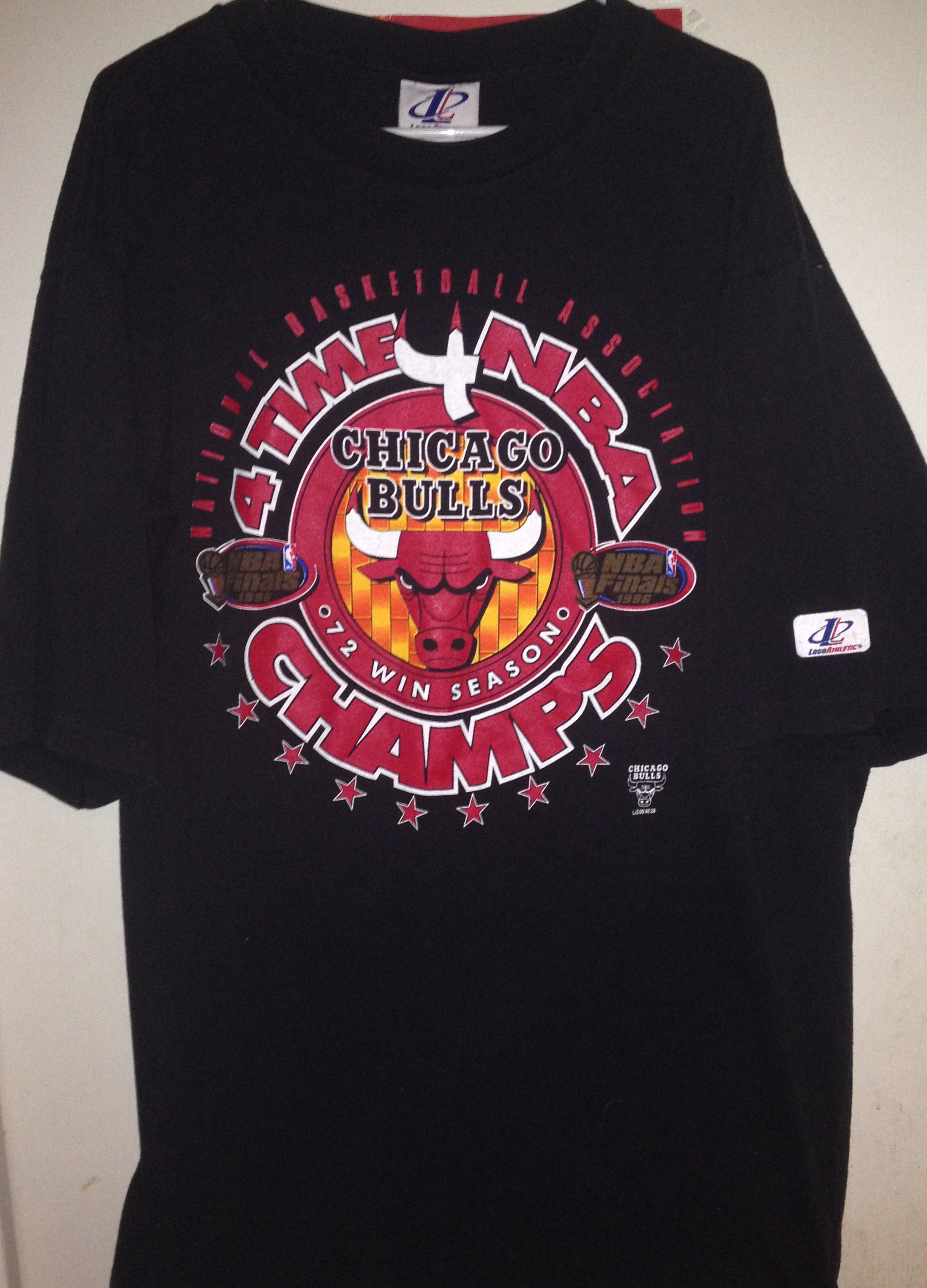 VINTAGE CHICAGO BULLS 6 TIME NBA CHAMPIONS T-SHIRT BY